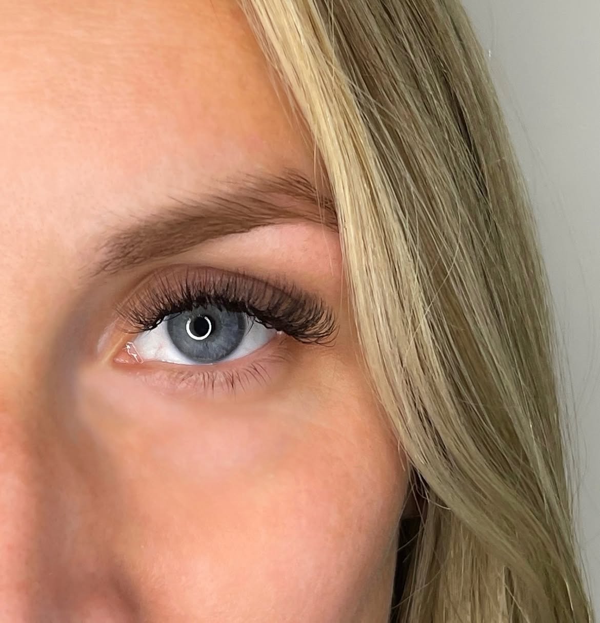 Extension de cils, regard sublimé